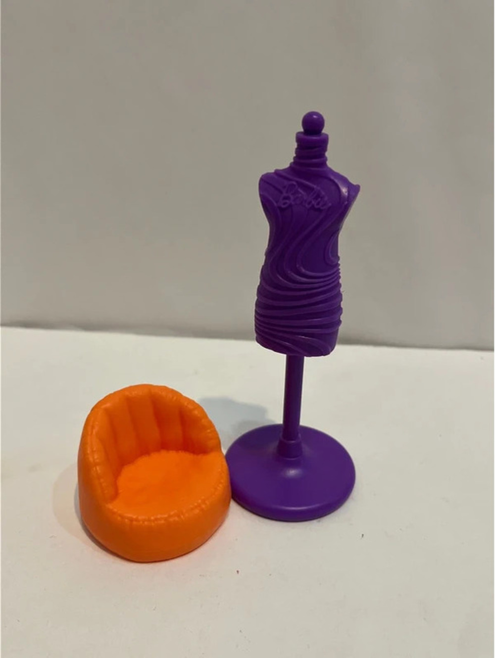 Mini Barbie seat and dress holder